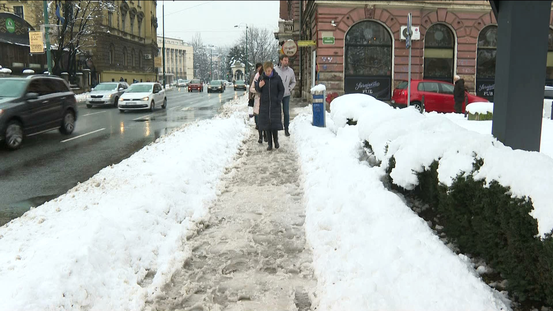 Problem pri čišćenju pješačkih zona zbog snijega višeg od 38 cm